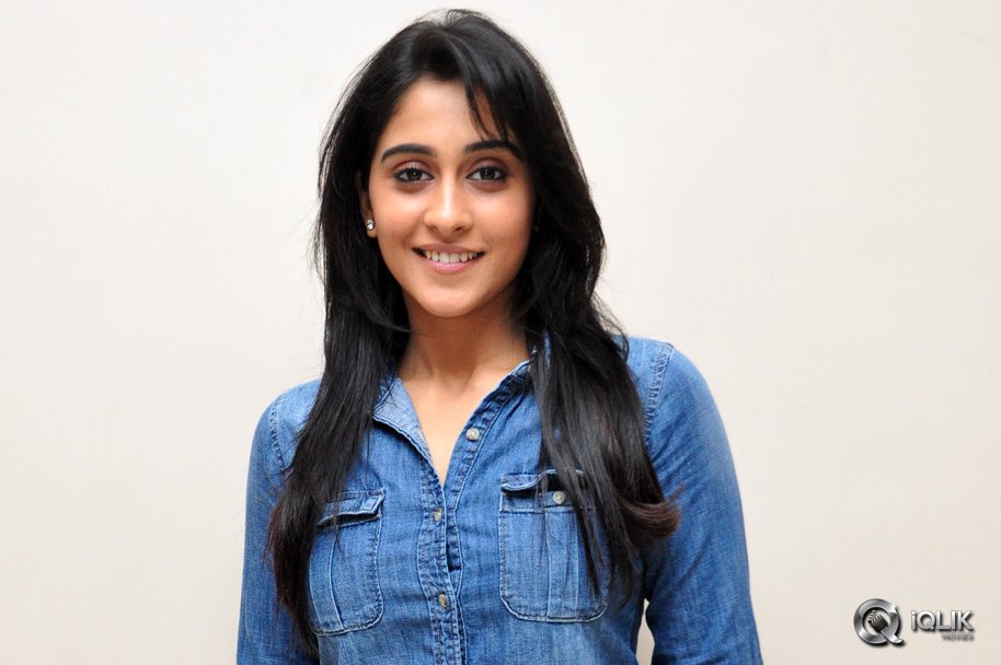 Regina-Cassandra-at-Naa-Bangaaru-Talli-Movie-Special-Show